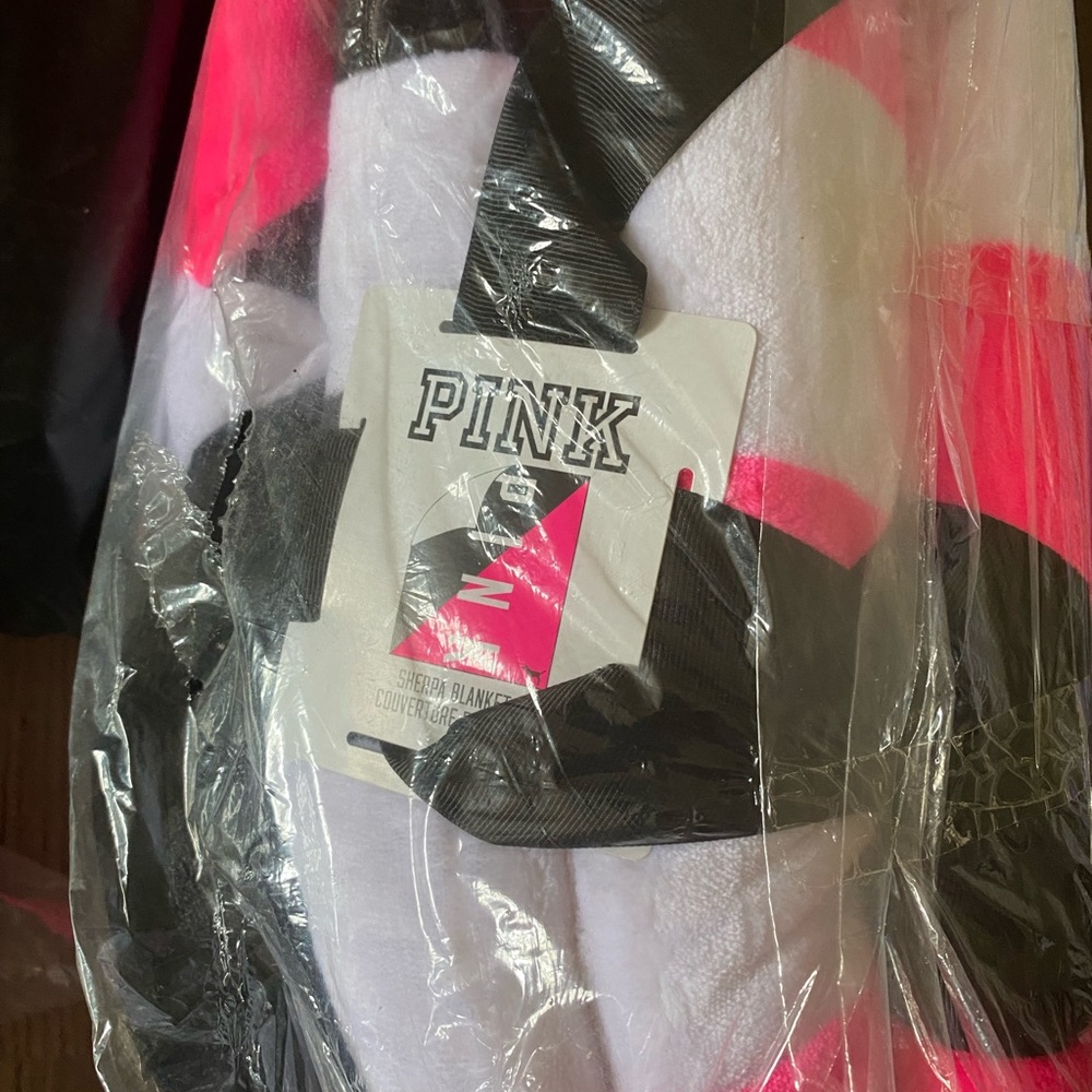 Vs pink Sherpa blanket RARE 60x72